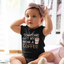 誰かが私の母にコーヒーをクール飲む