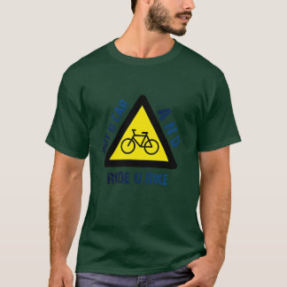 誰かのために車を置いて自転車に乗ろう レトロな友達 Tシャツ