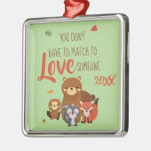 誰かを愛する必要はない – Foster メタルオーナメント (左)