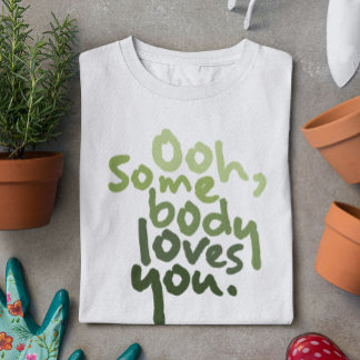 誰か君を愛してる Tシャツ