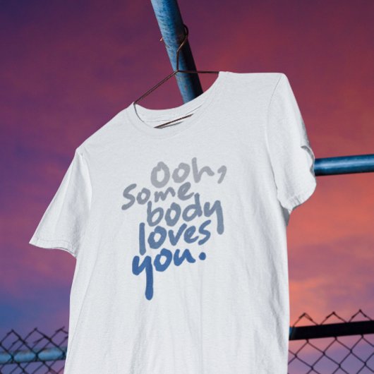 誰か君を愛してる Tシャツ