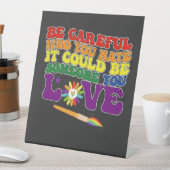 誰か愛を憎んでいるか気をつけなさい 台座サイン (インサイチュ)