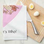 誰があなたを愛しているベビー?フールズベビーシャワーバレンタイン キッチンタオル (四つ折り)