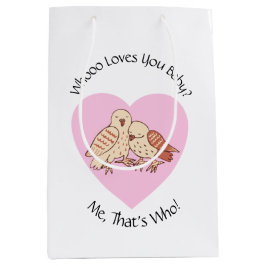 誰があなたを愛しているベビー?フールズベビーシャワーバレンタイン ミディアムペーパーバッグ