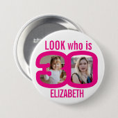 誰が今30歳か見て、次に写真ピンクの白 缶バッジ (正面&裏面)