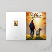 誰が救い出した人 – 男性ゴールデンレトリバーのハイキング 箔グリーティングカード (外側レイダウン)