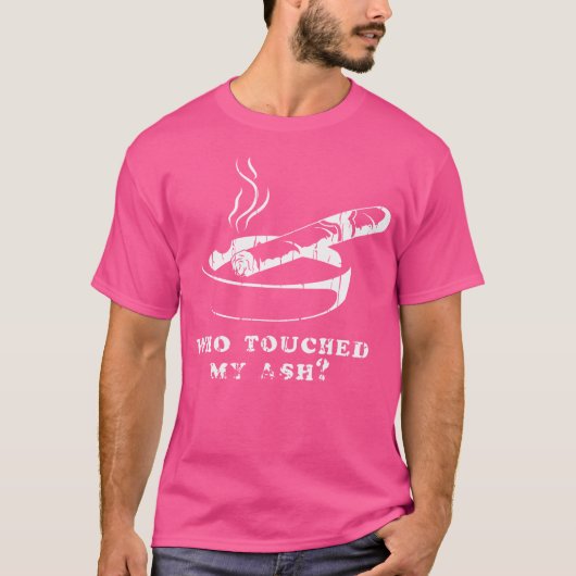 誰が私の灰の葉巻に触れたのか Tシャツ (正面)