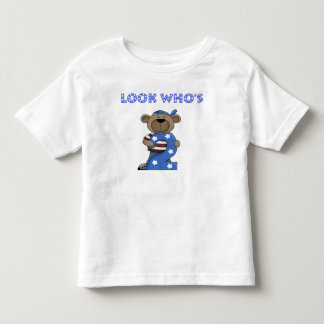 誰が2人の男の子の誕生日のクマを見る トドラーTシャツ