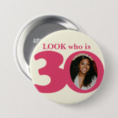 誰が30写真おもしろいピンククリームボタン/バッジ 缶バッジ (正面&裏面)