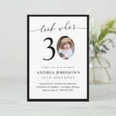 誰が30歳だ! 30歳の誕生日 子どもの頃の写真 招待状 (スタンド正面)