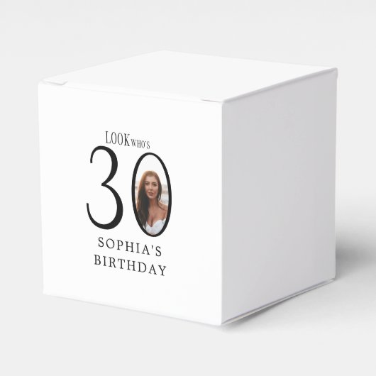 誰が30歳? ミニマル写真入り30歳の誕生日 フェイバーボックス (正面サイド)