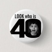 誰が40写真の黒と白ボタン/バッジ 缶バッジ (正面)