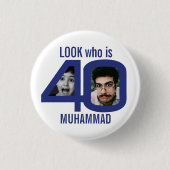 誰が40歳の誕生日を見る2写真青いパーティー 缶バッジ (正面)