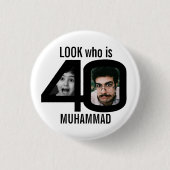 誰が40歳の誕生日を見る2写真黒パーティー 缶バッジ (正面)