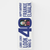 誰が40 40th誕生日パーティー写真白 横断幕 (縦)