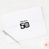 誰が50写真の白黒誕生日シール ラウンドシール (封筒)