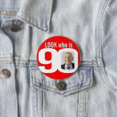 誰が90の写真ボタ赤と白ン/バッジ 缶バッジ (インサイチュ)