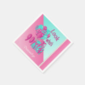 誰が90歳か見て |第90誕生日 – ピンクとターコイズ スタンダードカクテルナプキン (角)