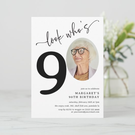 誰だ90だ!写真モダン90誕生日 招待状 (スタンド正面)