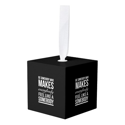 誰でも好きにしてくれる感じ人だ キューブオーナメント (正面アングル)