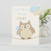 誰の１歳の誕生日か見て！赤ちゃん男の子の誕生日だよ！ 招待状 (スタンド正面)