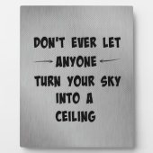 誰もがあなたの空を天井に変えないようにする引用文 フォトプラーク (正面)