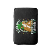誰もがアイルランドの少女のSt patricks dayを愛おもしろいす バスマット (正面縦)