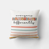 誰もがカラフル異なるコミュニケーションを取る クッション (裏面)