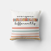 誰もがカラフル異なるコミュニケーションを取る クッション (正面)