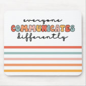 誰もがカラフル異なるコミュニケーションを取る マウスパッド (正面)