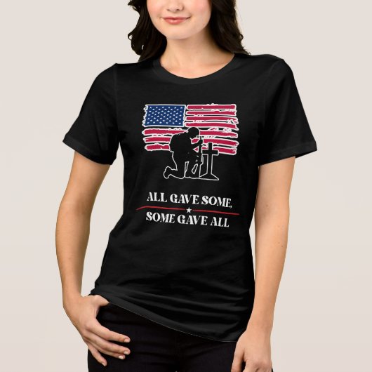 誰もが何かを捧げ、ある者は全てを捧げた トライブレンドTシャツ (正面)