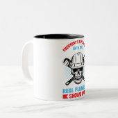 誰もが現れるま実在で配管工だ ツートーンマグカップ (正面左)