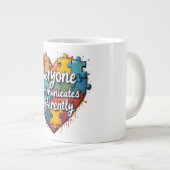 誰もが異なるコミュニケーション ジャンボコーヒーマグカップ (正面右)