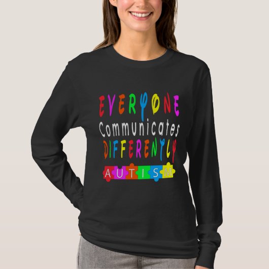 誰もが異なる自閉症特別Eを伝える Tシャツ (正面)