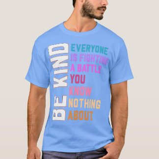 誰もが知らない戦いを戦っている優しい Tシャツ