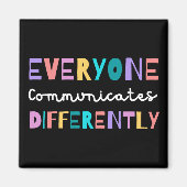 誰もが自閉症意識を異なる方法で伝える マグネット (正面)