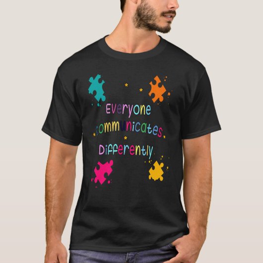 誰もが自閉症意識を異なる方法で伝える Tシャツ (正面)