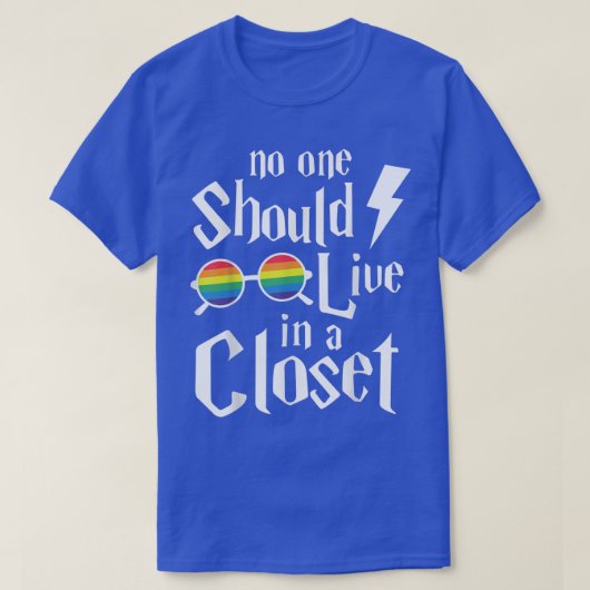誰もクローゼットのシャツを着てはいけない Tシャツ (デザイン正面)