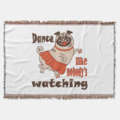 誰もパグ犬を見ていないようガーリーに踊る スローブランケット (正面)