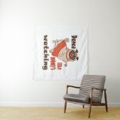 誰もパグ犬を見ていないようガーリーに踊る タペストリー (インサイチュ(横))