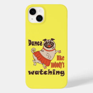 誰もパグ犬を見ていないようガーリーに踊る Case-Mate iPhone 14 PLUSケース