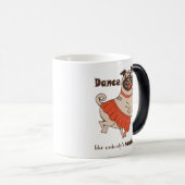 誰もプグの女の子を見ていないようなダンス モーフィングマグカップ (正面右)