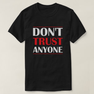 誰も信用しない – 独立したはっきりした声明 Tシャツ