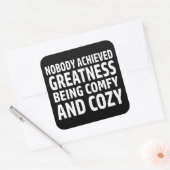 誰も快適で居心地の良い偉大さを達成しなかった スクエアシール (封筒)