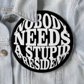 誰も愚かな大統領を必要としない 缶バッジ (インサイチュ)