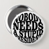 誰も愚かな大統領を必要としない 缶バッジ (正面&裏面)