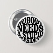 誰も愚かな大統領を必要としない 缶バッジ (正面&裏面)
