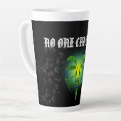 誰も期待できない カフェラテマグ (左アングル)