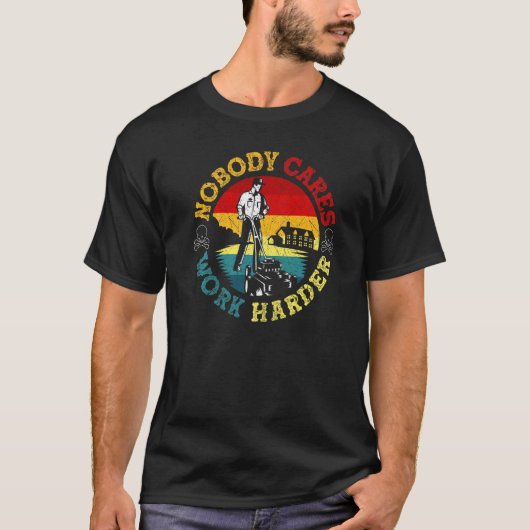 誰も気にしない 頑張れ庭師 Tシャツ (正面)