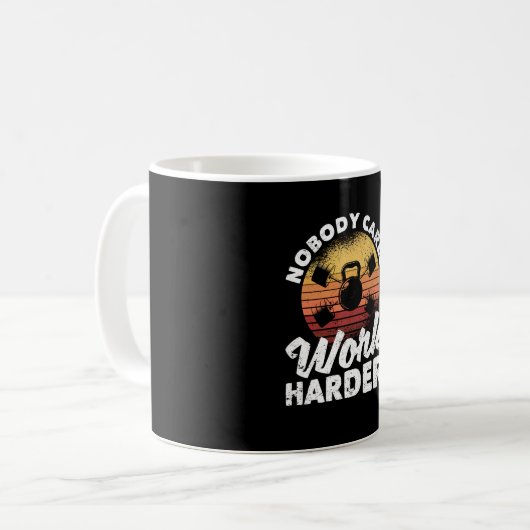 誰も気にもっと頑張れやる気を起こさせるないトレーニングジム コーヒーマグカップ (正面左)
